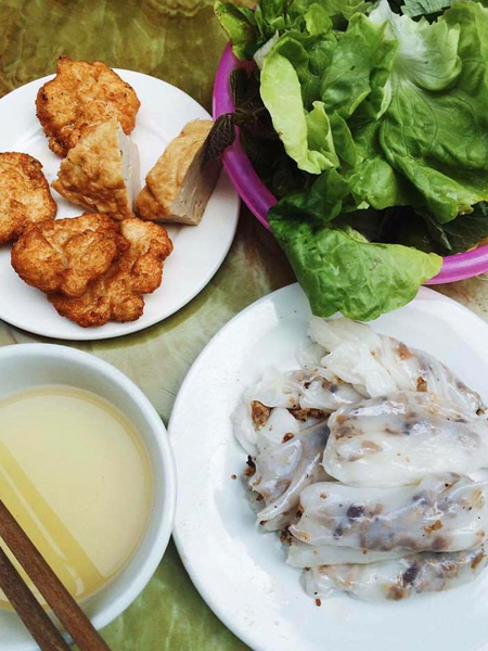Bánh cuốn chả mực giã tay Bánh cuốn chả mực giã tay